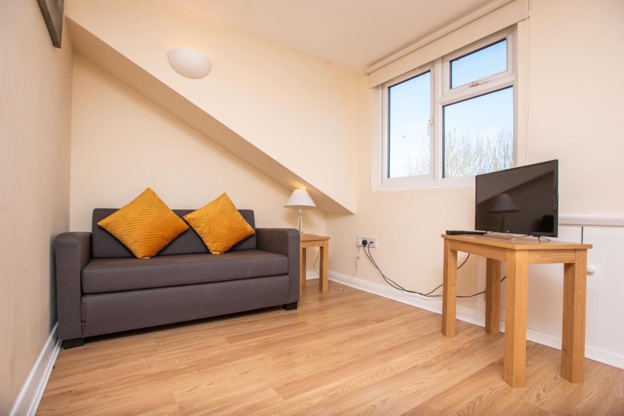 Cowley Spacious Flat With Parking, Oxford Exterior photo